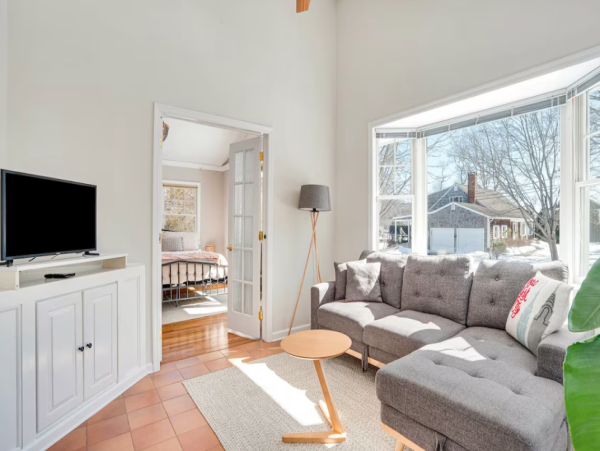 Hampton Bay Luxurious Retreat - Your Perfect Getaway